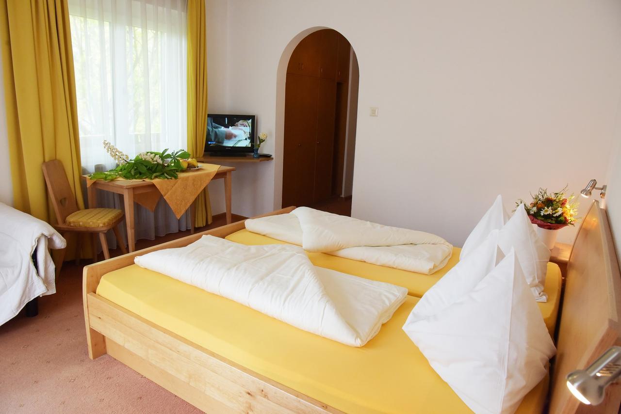 Hotel Pension Schweitzer Silandro Ngoại thất bức ảnh