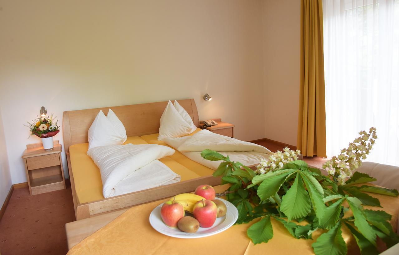 Hotel Pension Schweitzer Silandro Ngoại thất bức ảnh