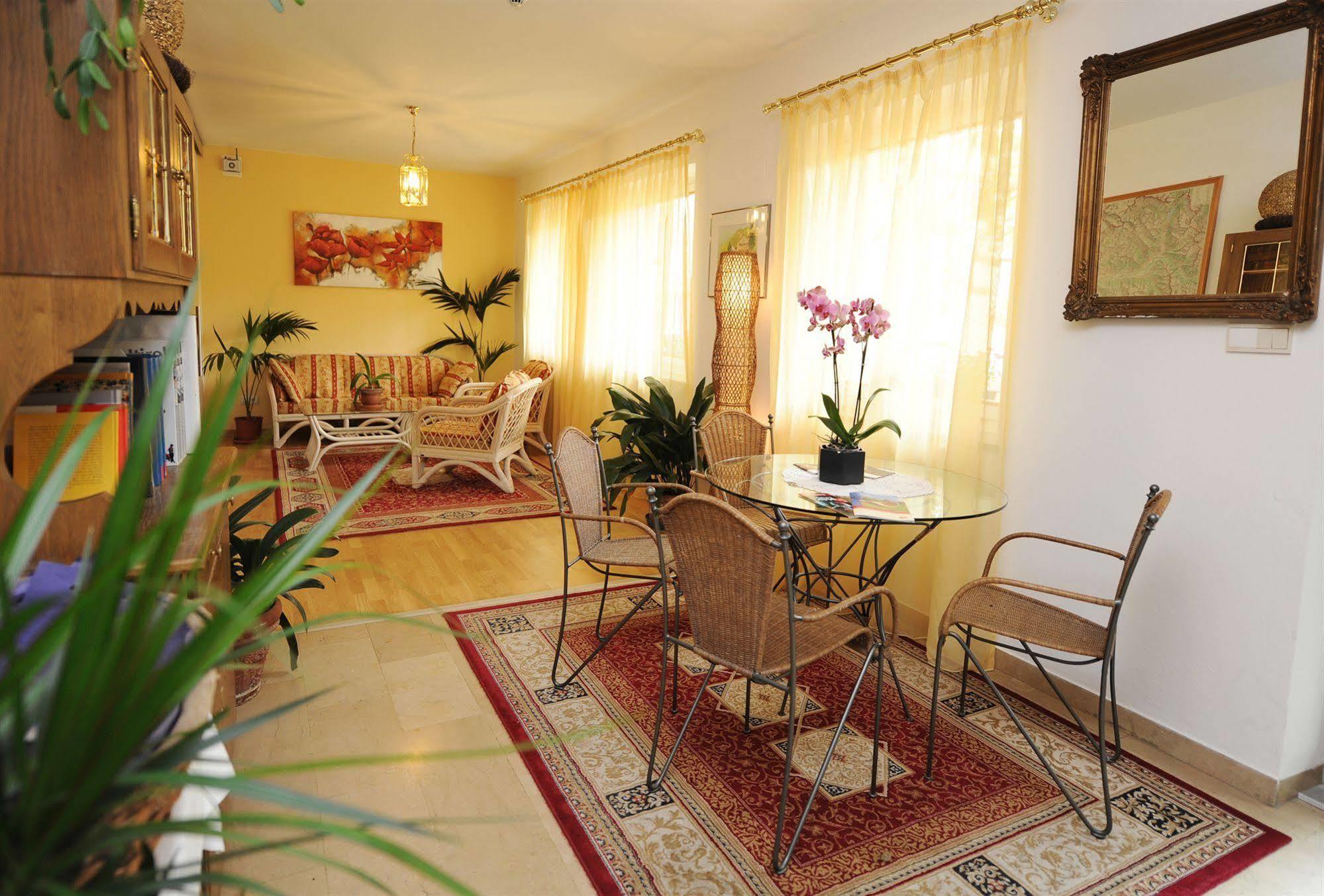 Hotel Pension Schweitzer Silandro Ngoại thất bức ảnh